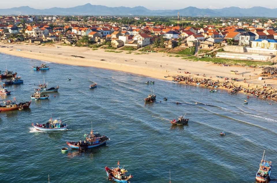 ALONG THE COASTS OF VIETNAM – COASTAL MARKETS